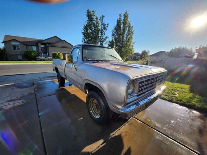 Dodge-Other-1976-Silver