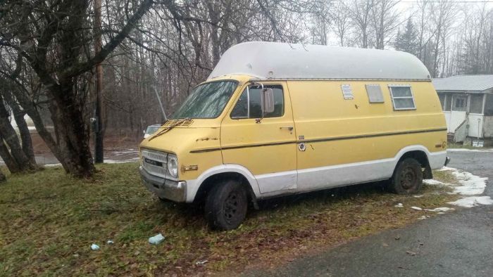 Dodge-Other-1976-Yellow
