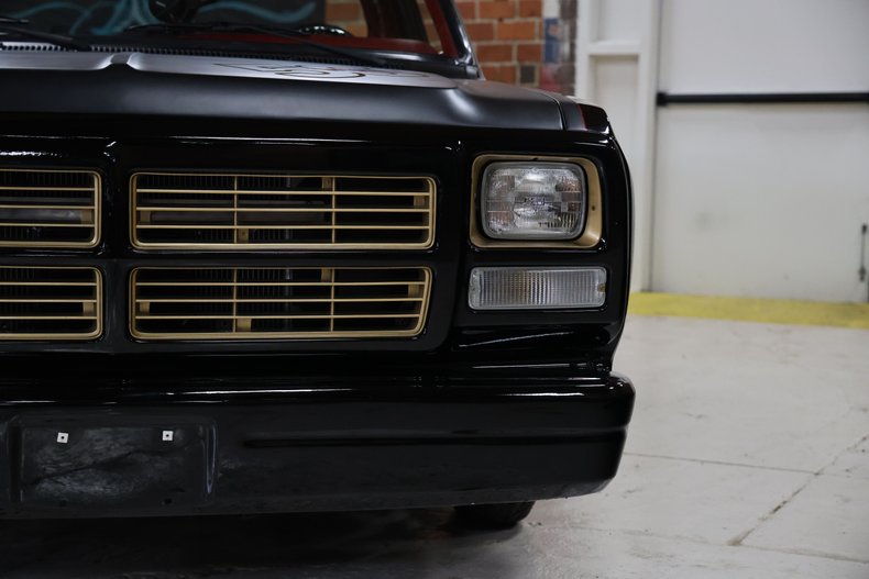Dodge-Other-1992-Black-Red-1
