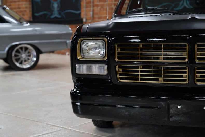 Dodge-Other-1992-Black-Red-13