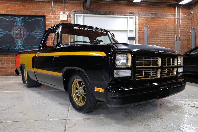 Dodge-Other-1992-Black-Red-7