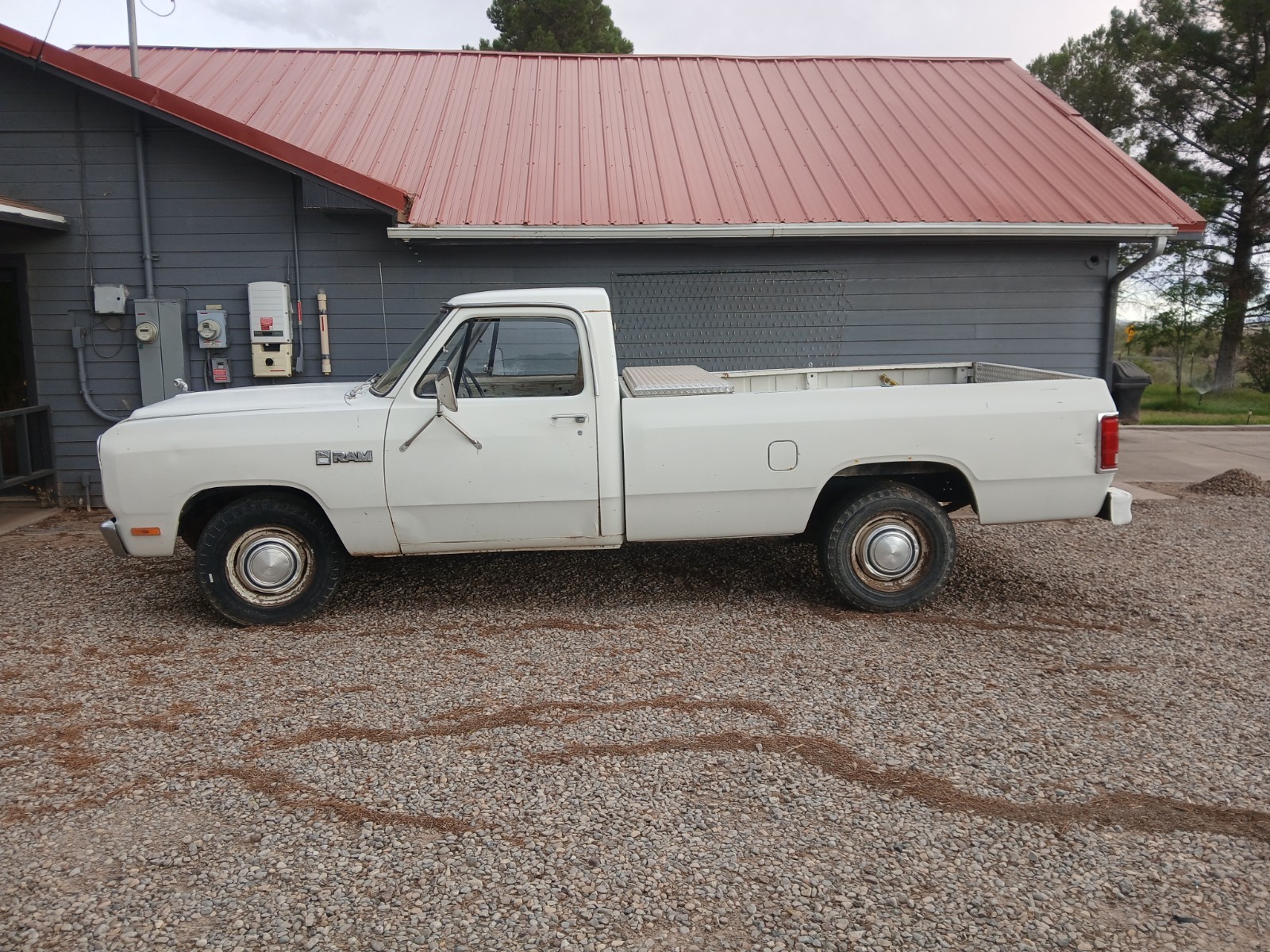 Dodge-Other-Pickups-1982-Standard-Cab-Pickup-3