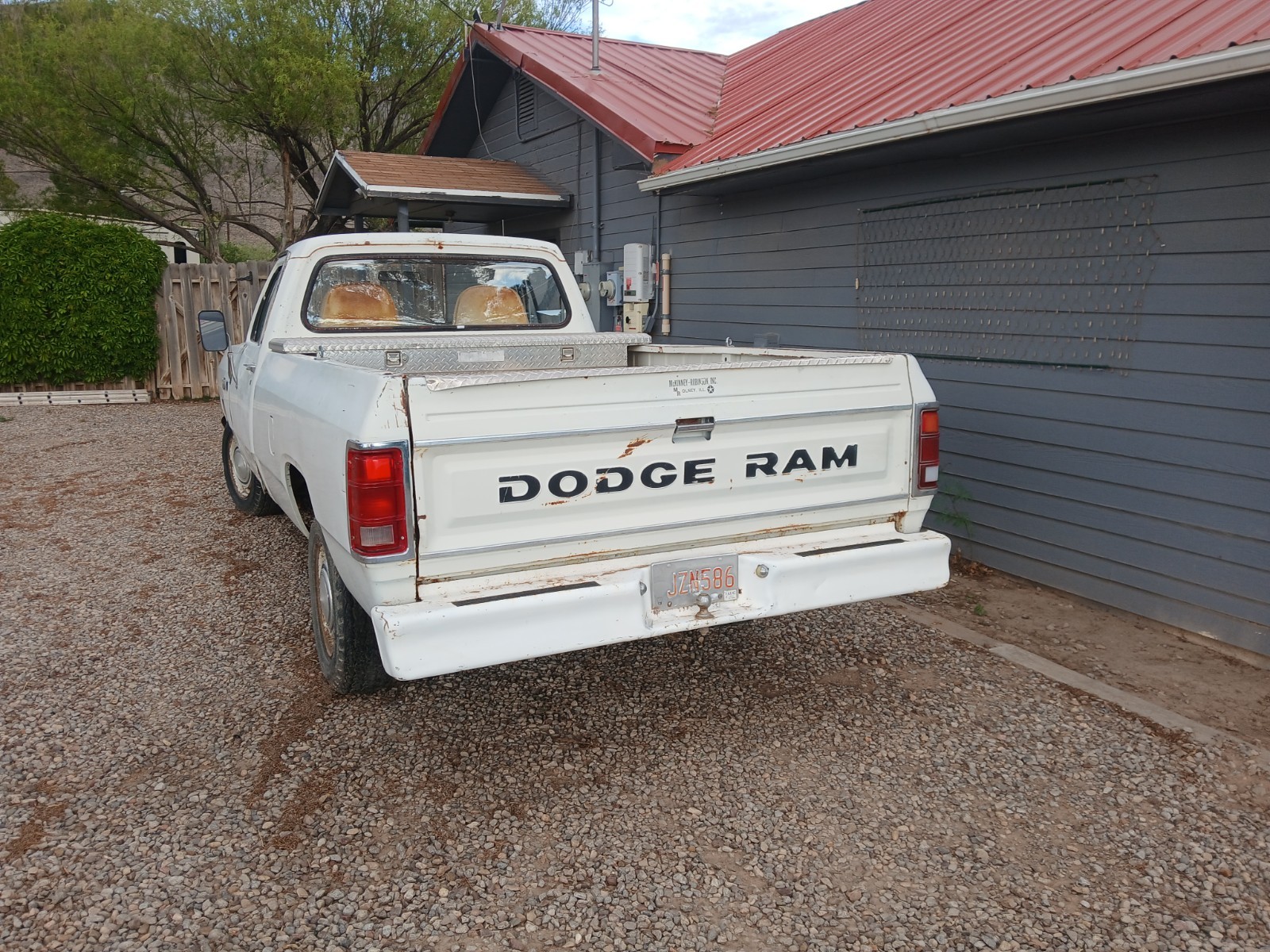 Dodge-Other-Pickups-1982-Standard-Cab-Pickup-4