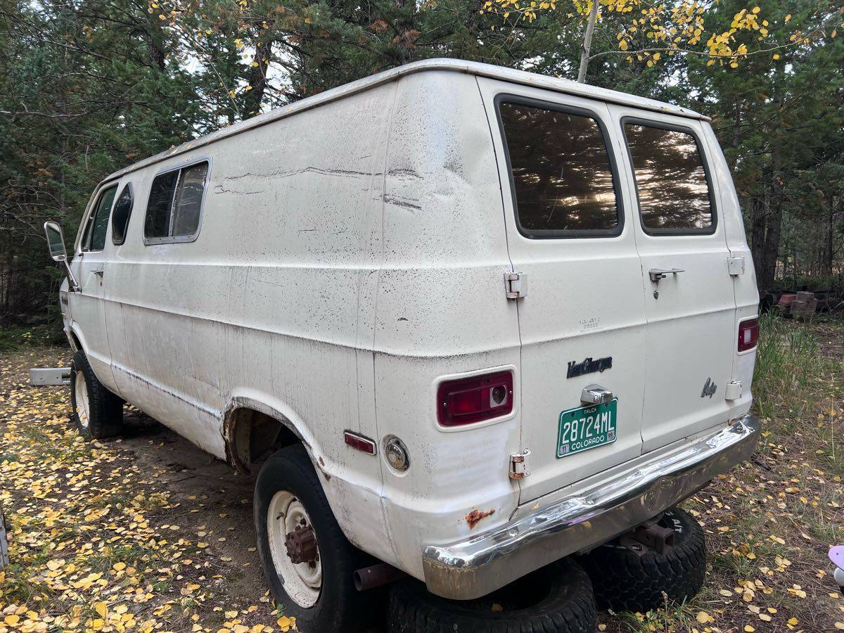 Dodge-Pathfinder-4x4-van-1978-white-1