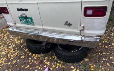 Dodge-Pathfinder-4x4-van-1978-white-3