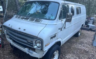 Dodge-Pathfinder-4x4-van-1978-white