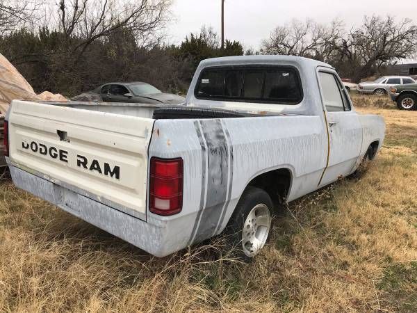 Dodge-Pickup-1981-2