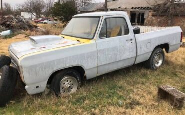 Dodge-Pickup-1981