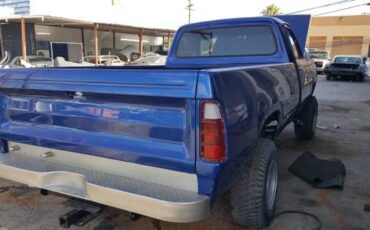 Dodge-Power-wagon-1977-Blue-3