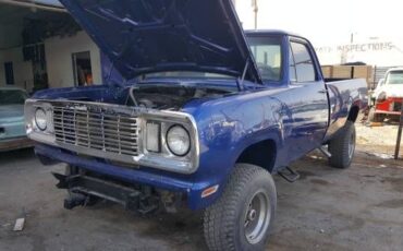 Dodge-Power-wagon-1977-Blue