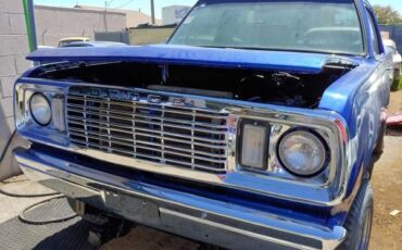 Dodge-Power-wagon-1977-Blue-4
