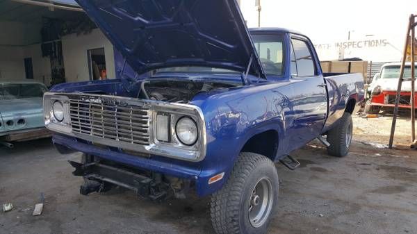 Dodge-Power-wagon-1977-Blue