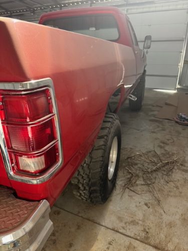 Dodge-Power-wagon-1983-Red-Black-3