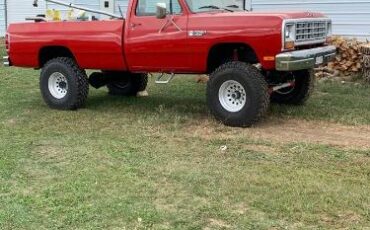 Dodge-Power-wagon-1983-Red-Black