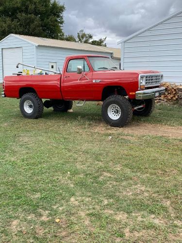 Dodge-Power-wagon-1983-Red-Black