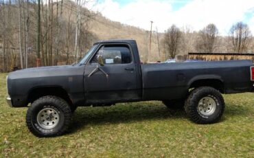 Dodge-Ram-1982-3