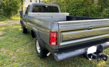 Dodge-Ram-1984-Gray-1