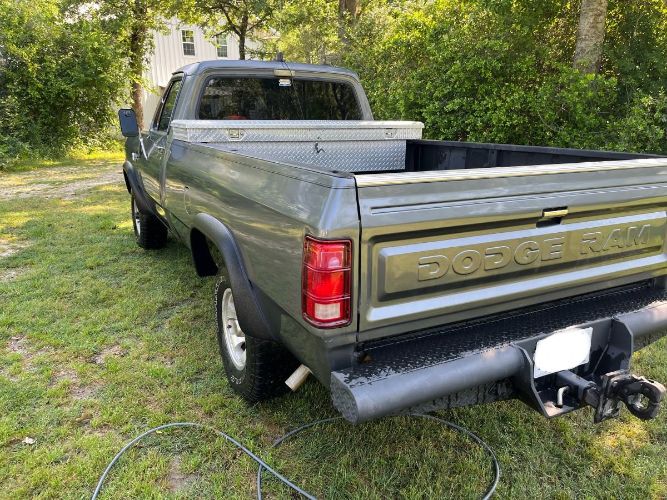 Dodge-Ram-1984-Gray-1