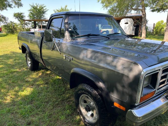 Dodge-Ram-1984-Gray-6