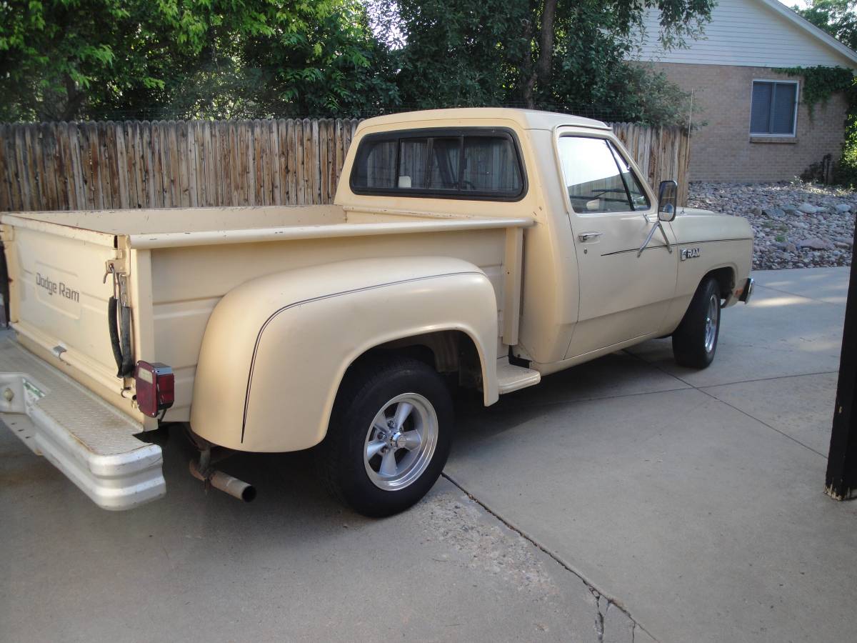 Dodge-Ram-d150-1982-2