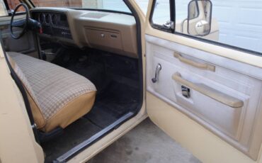 Dodge-Ram-d150-1982-4