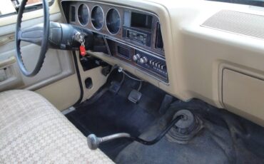 Dodge-Ram-d150-1982-5