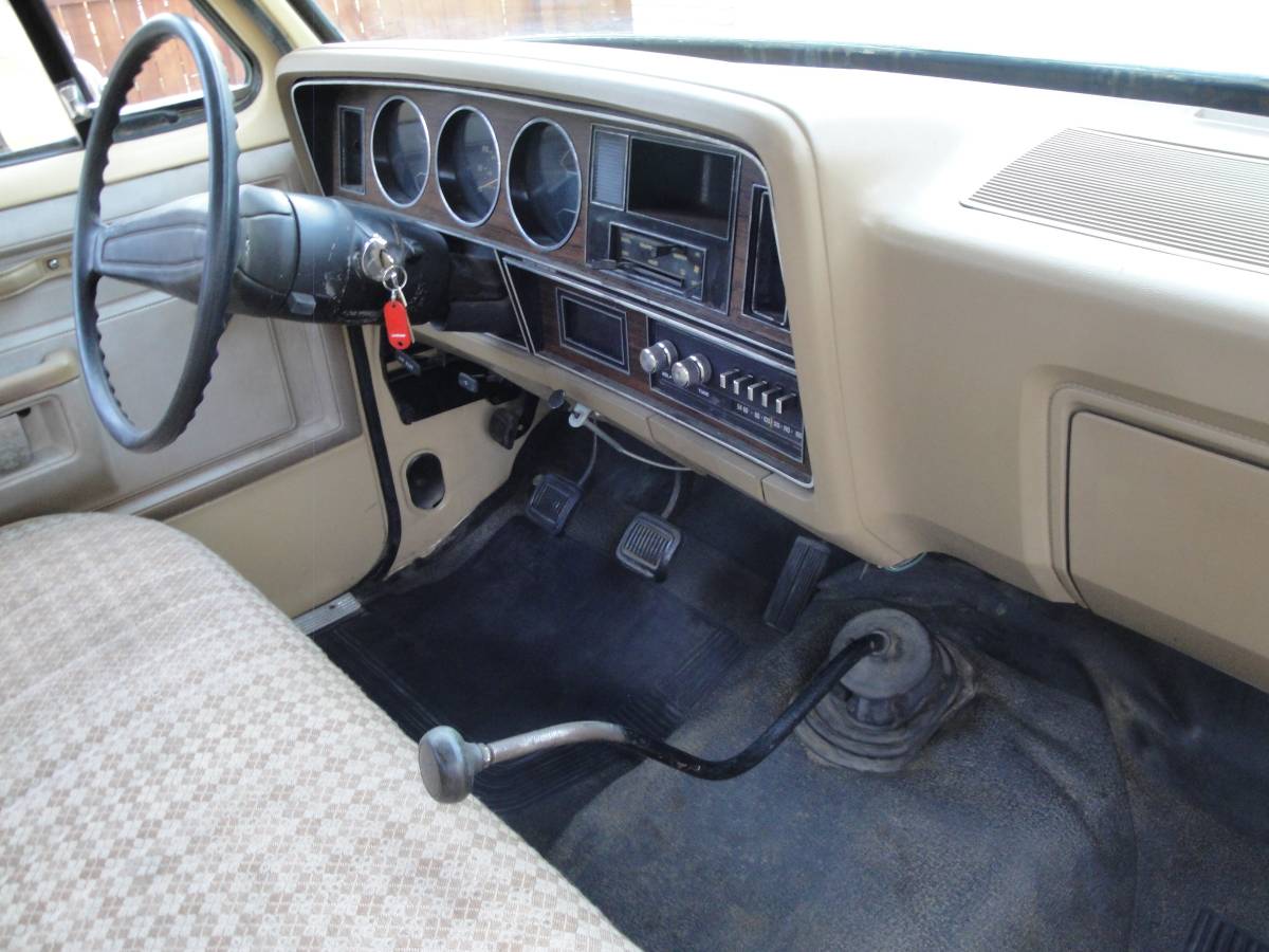 Dodge-Ram-d150-1982-5