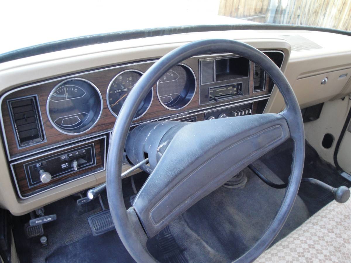 Dodge-Ram-d150-1982-7