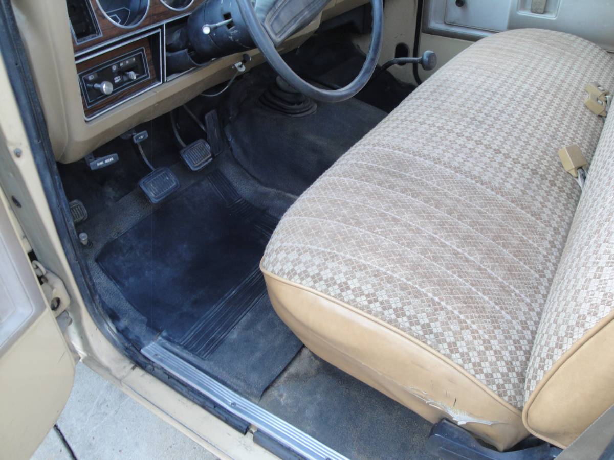 Dodge-Ram-d150-1982-8