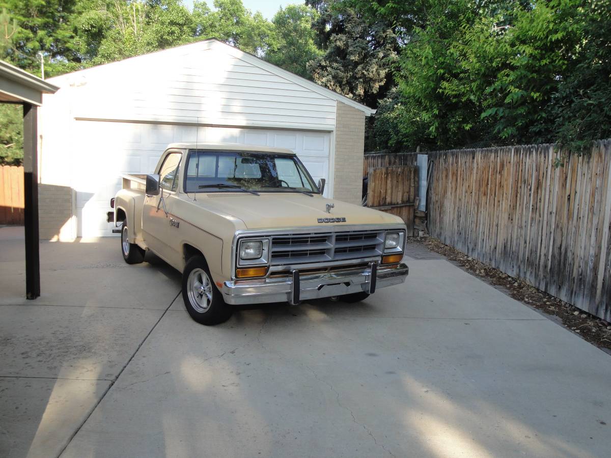 Dodge-Ram-d150-1982