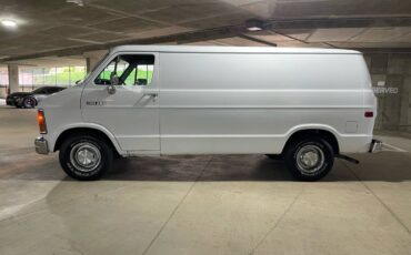 Dodge-Ram-van-2500-1991-white-1