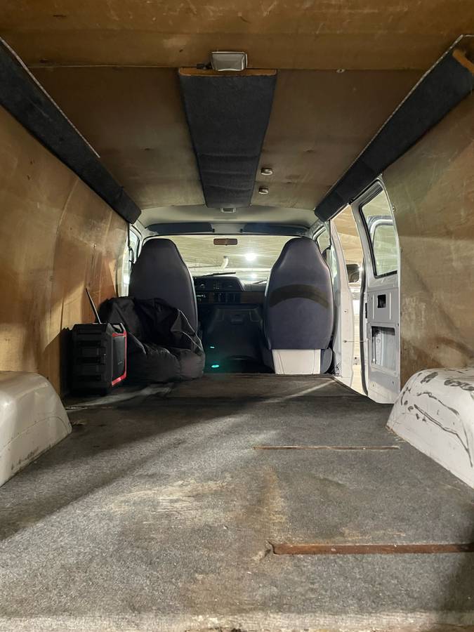 Dodge-Ram-van-2500-1991-white-10