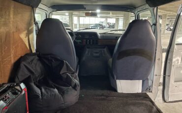 Dodge-Ram-van-2500-1991-white-11