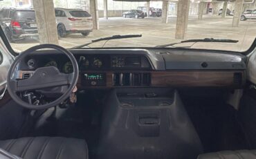Dodge-Ram-van-2500-1991-white-12