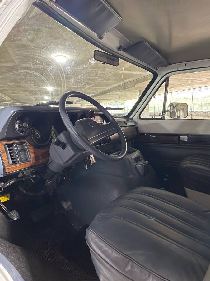 Dodge-Ram-van-2500-1991-white-14