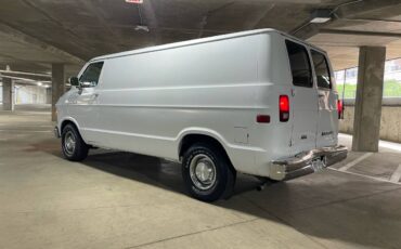 Dodge-Ram-van-2500-1991-white-2