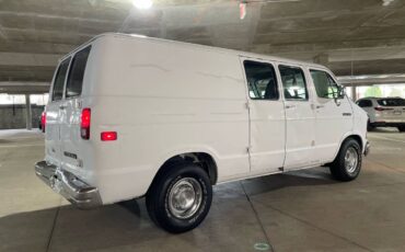 Dodge-Ram-van-2500-1991-white-3