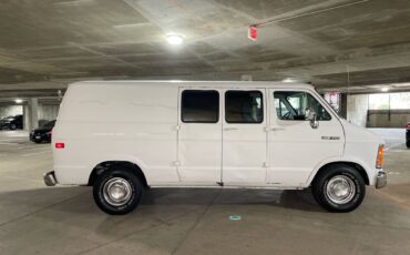 Dodge-Ram-van-2500-1991-white-4