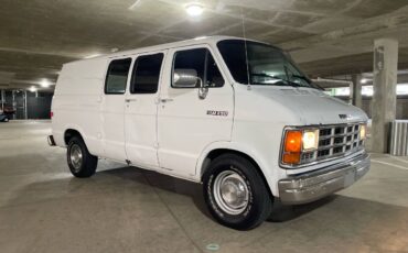 Dodge-Ram-van-2500-1991-white-5
