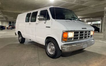 Dodge-Ram-van-2500-1991-white-6