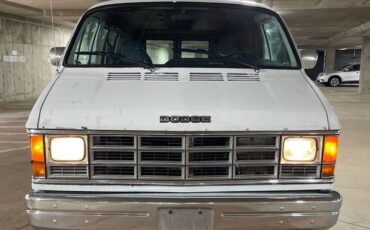 Dodge-Ram-van-2500-1991-white-7