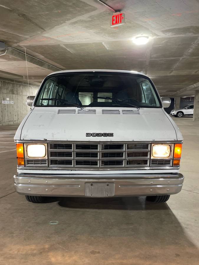 Dodge-Ram-van-2500-1991-white-7