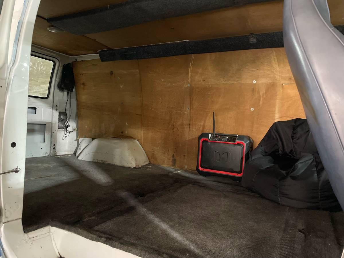 Dodge-Ram-van-2500-1991-white-8