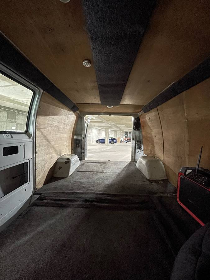 Dodge-Ram-van-2500-1991-white-9
