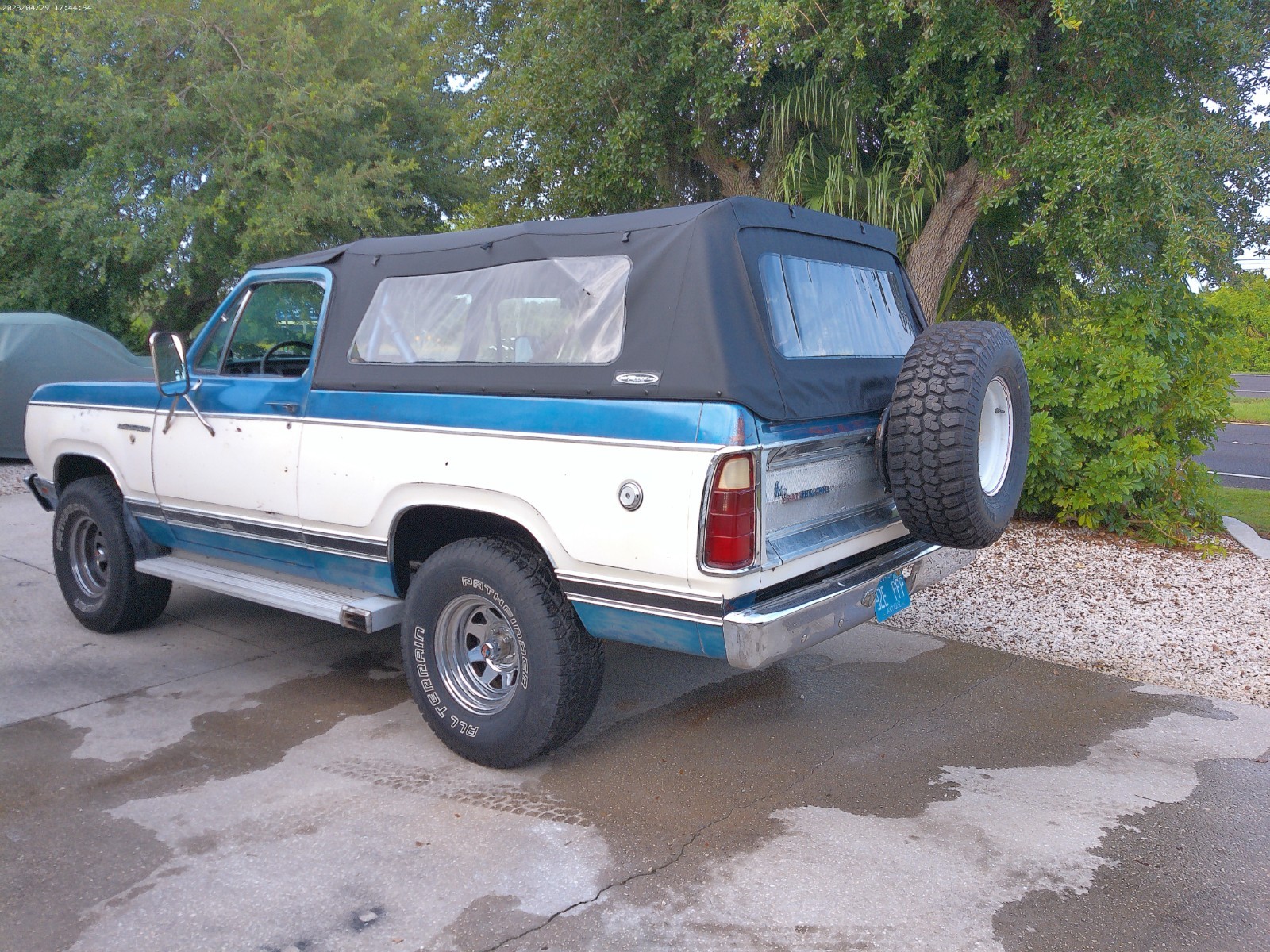 Dodge-Ramcharger-1977-SUV-1