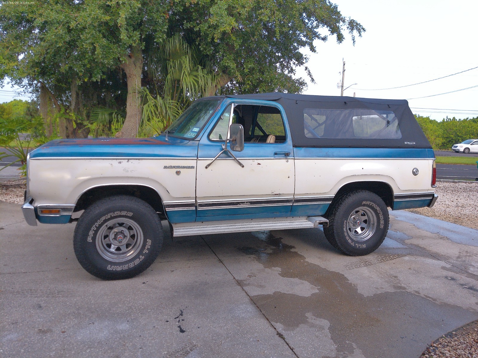 Dodge-Ramcharger-1977-SUV