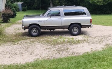 Dodge-Ramcharger-1987