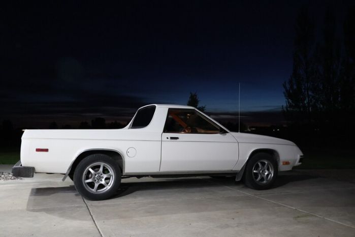 Dodge-Rampage-1982-White-Tan-2