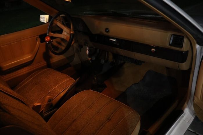 Dodge-Rampage-1982-White-Tan-4