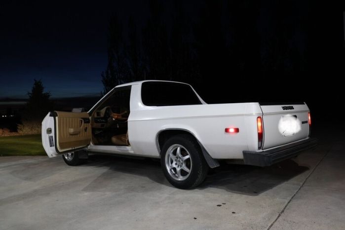 Dodge-Rampage-1982-White-Tan-7